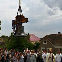 37. TUČAPY: svěcení nových zvonů