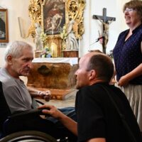 44. TUČAPY: svěcení nových zvonů