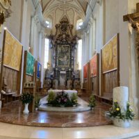 2. ČESKOBUDĚJOVICKÝ BISKUP UDĚLIL MEDAILE SV. AURACIÁNA