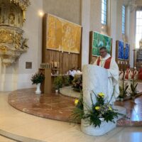 6. ČESKOBUDĚJOVICKÝ BISKUP UDĚLIL MEDAILE SV. AURACIÁNA