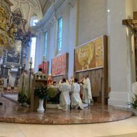 8. ČESKOBUDĚJOVICKÝ BISKUP UDĚLIL MEDAILE SV. AURACIÁNA