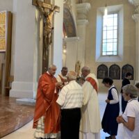 9. ČESKOBUDĚJOVICKÝ BISKUP UDĚLIL MEDAILE SV. AURACIÁNA