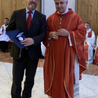 11. ČESKOBUDĚJOVICKÝ BISKUP UDĚLIL MEDAILE SV. AURACIÁNA