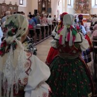 LOMNICE NAD LUŽNICÍ: Děkovná krojovaná mše svatá
