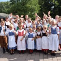 1. LOMNICE NAD LUŽNICÍ: Děkovná krojovaná mše svatá