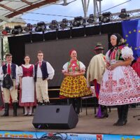 2. LOMNICE NAD LUŽNICÍ: Děkovná krojovaná mše svatá