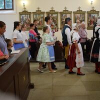 7. LOMNICE NAD LUŽNICÍ: Děkovná krojovaná mše svatá