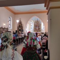 14. LOMNICE NAD LUŽNICÍ: Děkovná krojovaná mše svatá