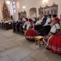 16. LOMNICE NAD LUŽNICÍ: Děkovná krojovaná mše svatá