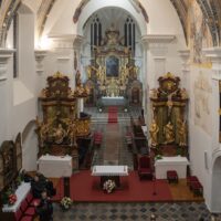 1. STRAKONICE: První mše svatá v kostele sv. Prokopa po rekonstrukci