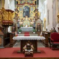 2. STRAKONICE: První mše svatá v kostele sv. Prokopa po rekonstrukci