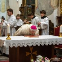 8. STRAKONICE: První mše svatá v kostele sv. Prokopa po rekonstrukci