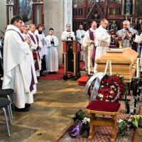 13. VACOV: Rozloučení s otcem Janouškem