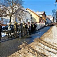 10. VELHARTICE: Pohřeb otce Jana Janouška