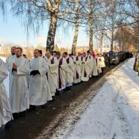 14. VELHARTICE: Pohřeb otce Jana Janouška