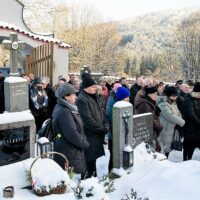 17. VELHARTICE: Pohřeb otce Jana Janouška