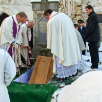 19. VELHARTICE: Pohřeb otce Jana Janouška