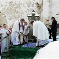 20. VELHARTICE: Pohřeb otce Jana Janouška