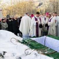 25. VELHARTICE: Pohřeb otce Jana Janouška