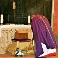 13. Č. BUDĚJOVICE: Slavnostní uložení ostatků bl. Jindřicha Libraria