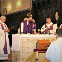 20. Č. BUDĚJOVICE: Slavnostní uložení ostatků bl. Jindřicha Libraria