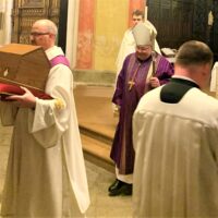 31. Č. BUDĚJOVICE: Slavnostní uložení ostatků bl. Jindřicha Libraria