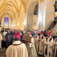 32. Č. BUDĚJOVICE: Slavnostní uložení ostatků bl. Jindřicha Libraria