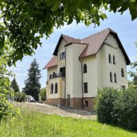 4. DOBRÁ VODA u ČB: Otec biskup požehnal Centrum Agáta