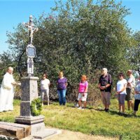 7. KESTŘANY: Slavnostní žehnání obnoveného kříže
