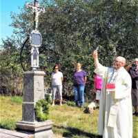 9. KESTŘANY: Slavnostní žehnání obnoveného kříže