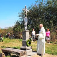 12. KESTŘANY: Slavnostní žehnání obnoveného kříže