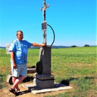 15. KESTŘANY: Slavnostní žehnání obnoveného kříže