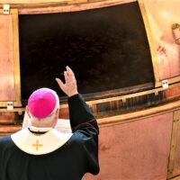 3. Diecézní biskup požehnal ležák v Budějovickém Budvaru