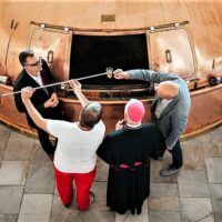 9. Diecézní biskup požehnal ležák v Budějovickém Budvaru