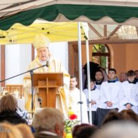 7. HODKOV: Poutní bohoslužba se svěcením zvonu