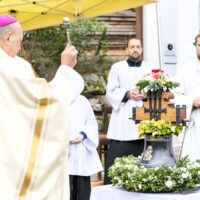 11. HODKOV: Poutní bohoslužba se svěcením zvonu