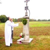11. ROJICE U RADOMYŠLE: Žehnání obnoveného kříže