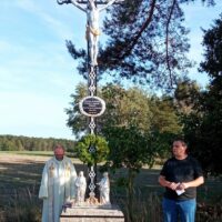 8. ZÁBOŘÍ: žehnání obnoveného kříže