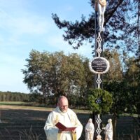 12. ZÁBOŘÍ: žehnání obnoveného kříže