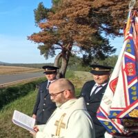 15. ZÁBOŘÍ: žehnání obnoveného kříže