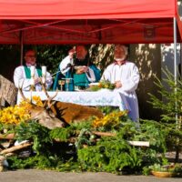 13. LAŽIŠTĚ: Svatohubertská slavnost k 60. výročí založení mysliveckého spolku