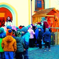 4. ŠEVĚTÍN: Koledování dětí u jesliček