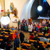 7. ŠEVĚTÍN: Koledování dětí u jesliček