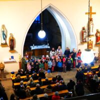 9. ŠEVĚTÍN: Koledování dětí u jesliček