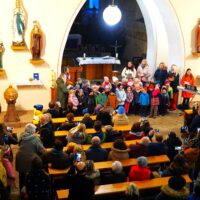 10. ŠEVĚTÍN: Koledování dětí u jesliček