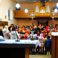 14. ŠEVĚTÍN: Koledování dětí u jesliček