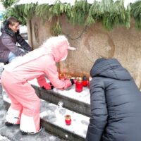 3. TŘEBOŇ: Pietní setkání a minuta ticha za oběti střelby na FF UK