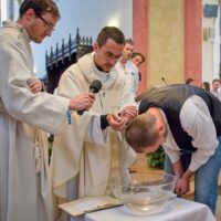 Křest dospělých v klášterním kostele ČB