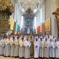 Předání pověření absolventům „Kurzu pro služebníky Eucharistie“