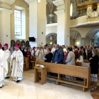 4. Předání pověření absolventům „Kurzu pro služebníky Eucharistie“